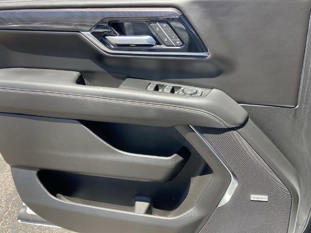 2025 GMC Yukon Elevation