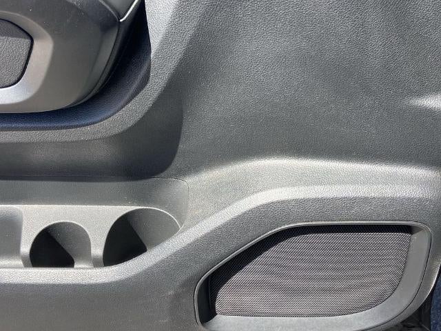 2023 Nissan TITAN SV