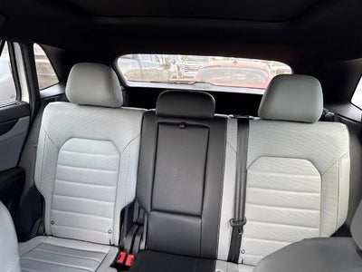 2024 Volkswagen Atlas Cross Sport 2.0T SEL R-Line