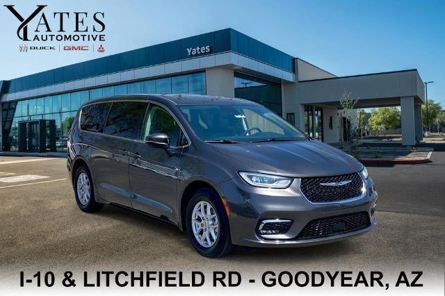 2023 Chrysler Pacifica Touring L's photo