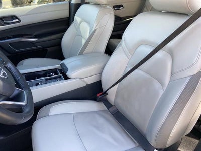 2022 Nissan Pathfinder SL