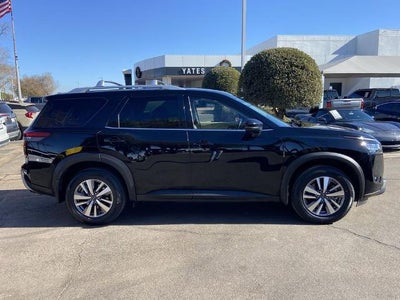2022 Nissan Pathfinder SL