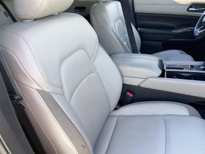 2022 Nissan Pathfinder SL