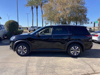 2022 Nissan Pathfinder SL
