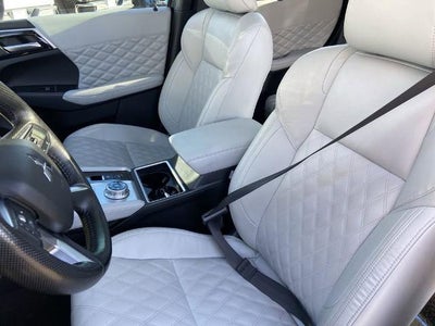 2024 Mitsubishi Outlander Plug-In Hybrid SEL Platinum Edition