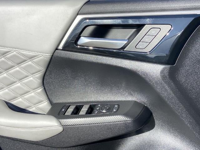 2024 Mitsubishi Outlander Plug-In Hybrid SEL Platinum Edition