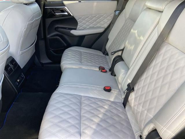 2024 Mitsubishi Outlander Plug-In Hybrid SEL Platinum Edition