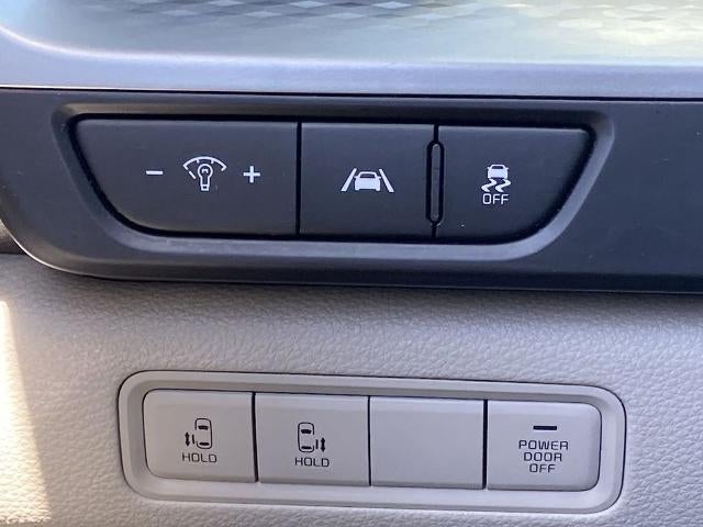 2023 Kia Carnival LX