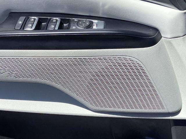 2023 Kia Carnival LX