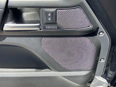 2023 Land Rover Defender V8