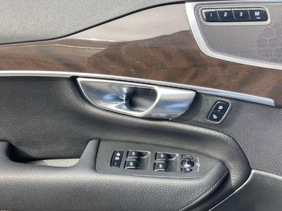 2019 Volvo XC90 T6 Momentum