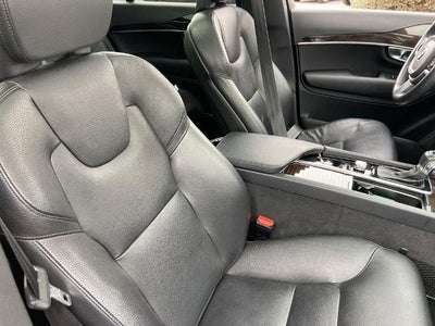 2019 Volvo XC90 T6 Momentum