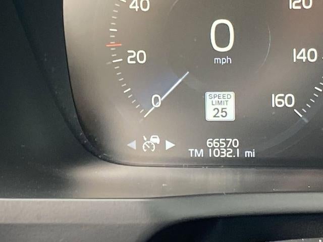 2019 Volvo XC90 T6 Momentum