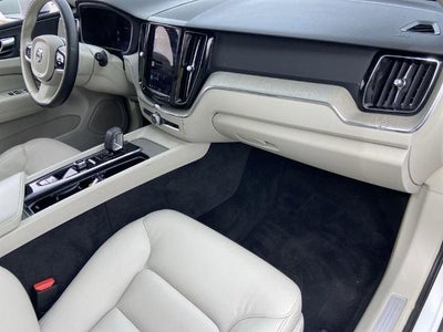 2023 Volvo XC60 B5 Plus Bright Theme
