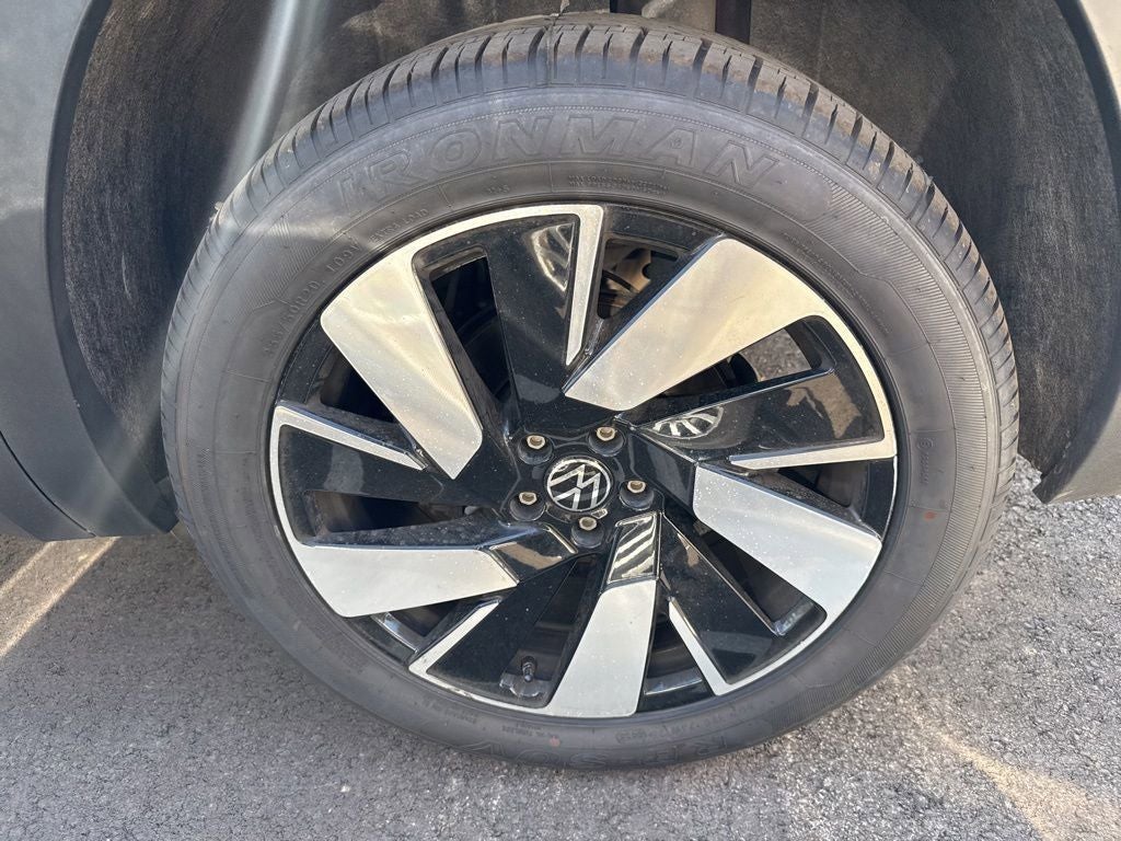 2025 Volkswagen Atlas Cross Sport 2.0T SE w/Technology