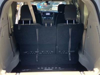 2022 Chrysler Voyager LX