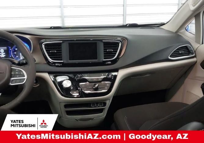 2022 Chrysler Voyager LX