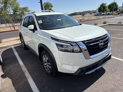2024 Nissan Pathfinder SL