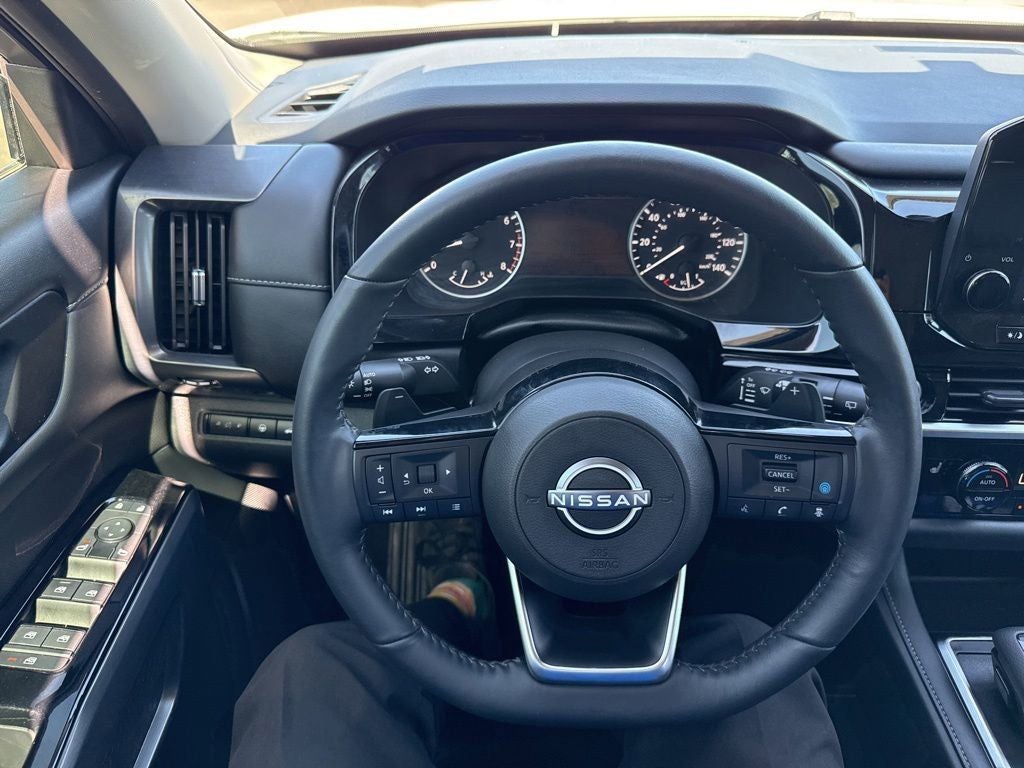 2024 Nissan Pathfinder SL