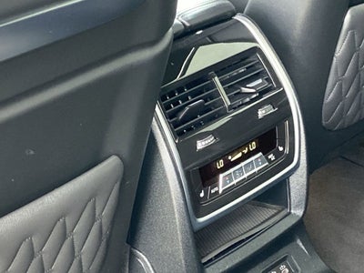 2023 BMW X7 M60i