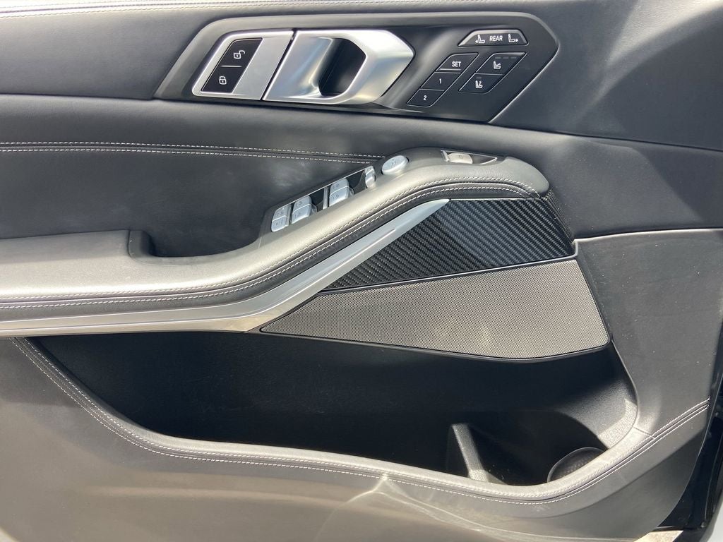 2023 BMW X7 M60i