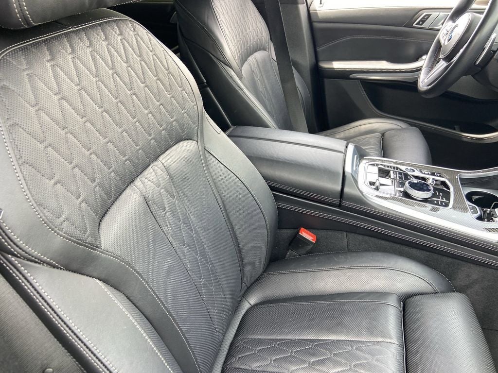 2023 BMW X7 M60i
