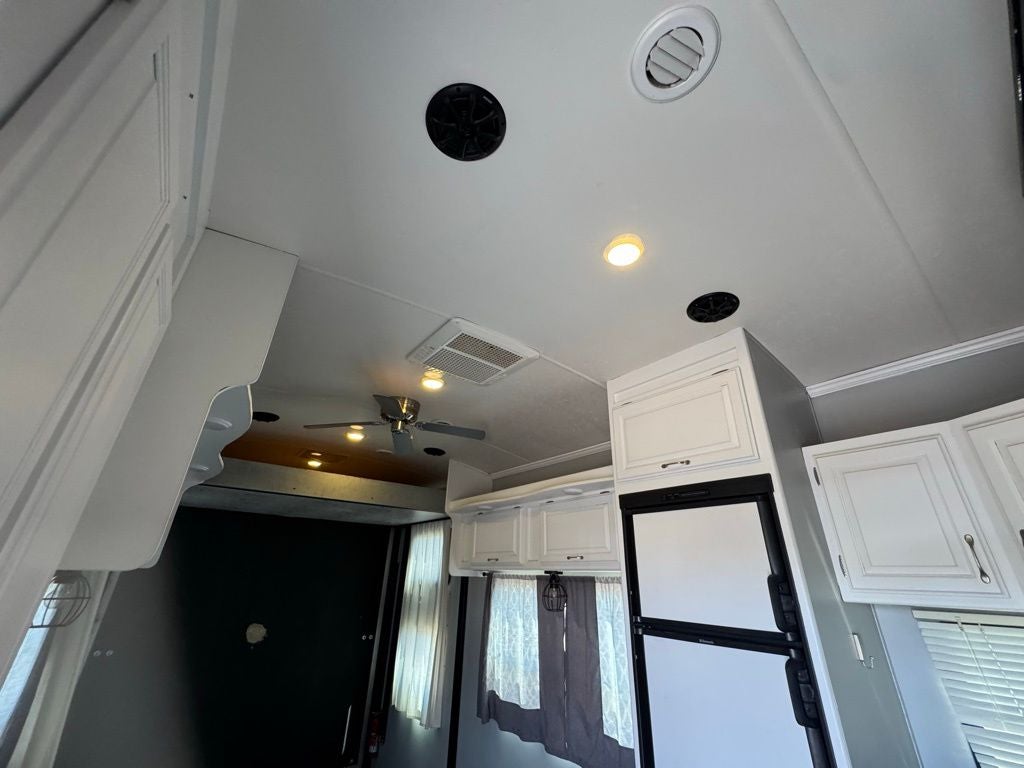 2014 Evergreen Amped 28FS 33' Toy Hauler