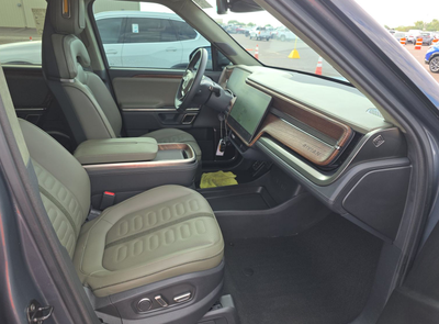 2024 Rivian R1S Adventure