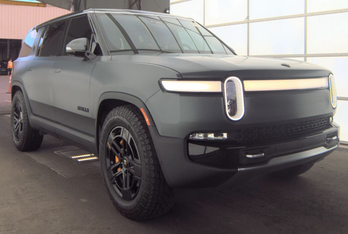 2024 Rivian R1S Adventure