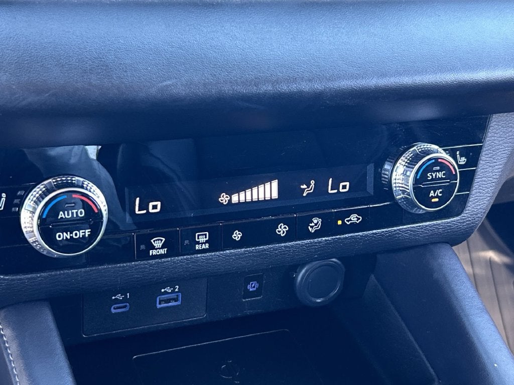 2024 Mitsubishi Outlander SE Black Edition w/Pano Roof