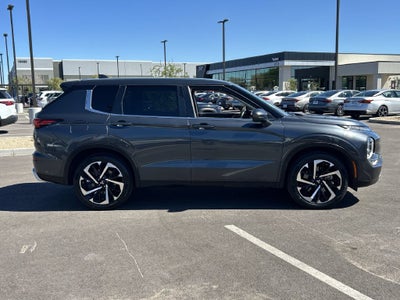 2024 Mitsubishi Outlander SE Black Edition w/Pano Roof