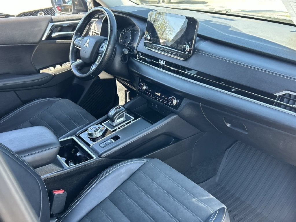 2024 Mitsubishi Outlander SE Black Edition w/Pano Roof
