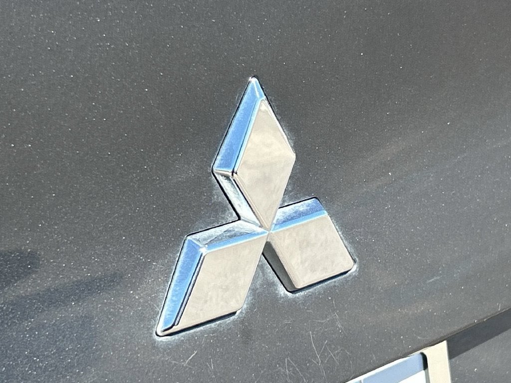 2024 Mitsubishi Outlander SE Black Edition w/Pano Roof