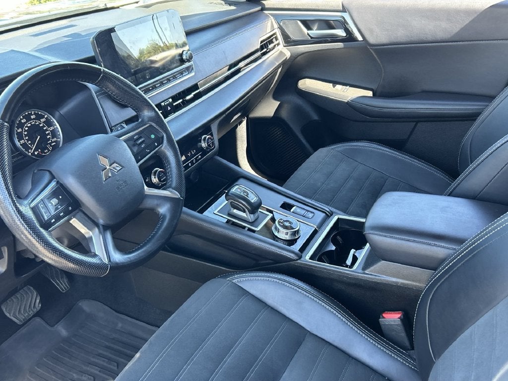 2024 Mitsubishi Outlander SE Black Edition w/Pano Roof