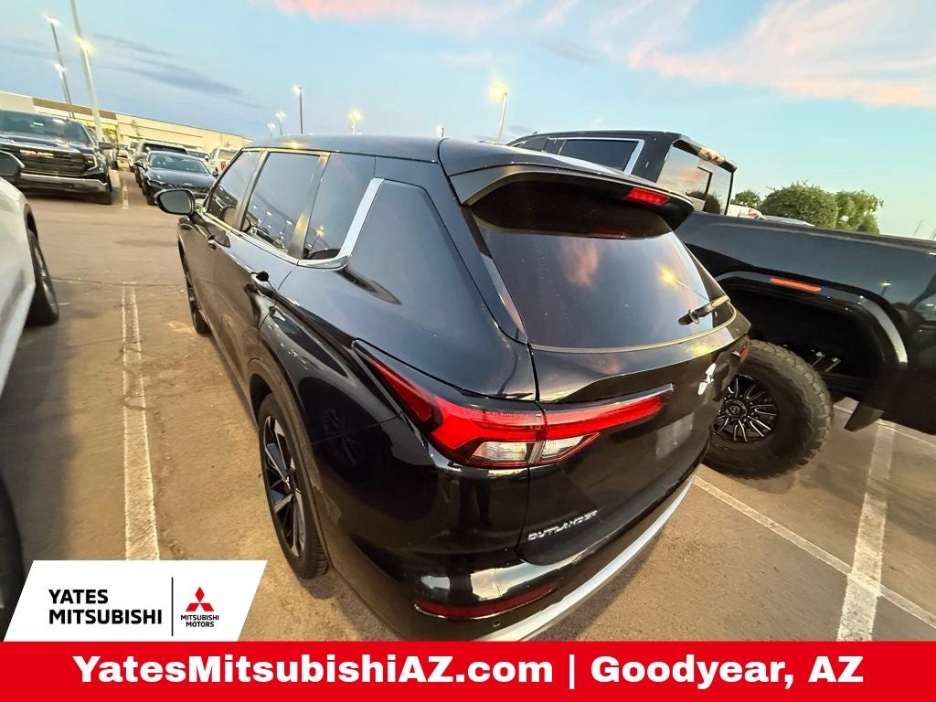 2023 Mitsubishi Outlander SE