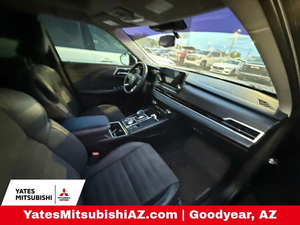 2023 Mitsubishi Outlander SE