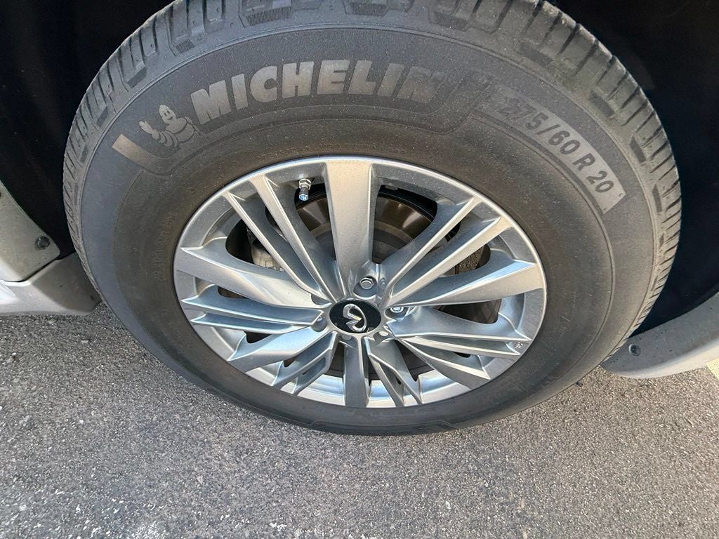 2022 INFINITI QX80 LUXE