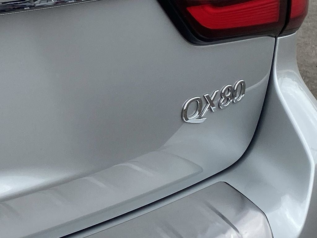 2022 INFINITI QX80 LUXE